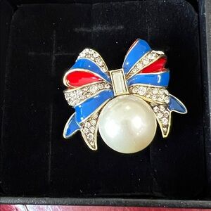 Heidi Daus SALE 🆕 “What’s Knot To Love” bow pin